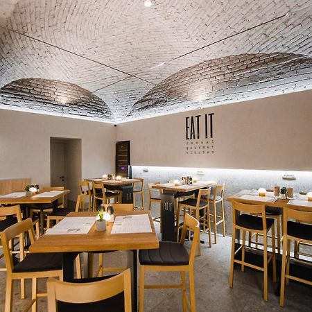 Eat It Cozy Downtown Apartments Oradea Buitenkant foto