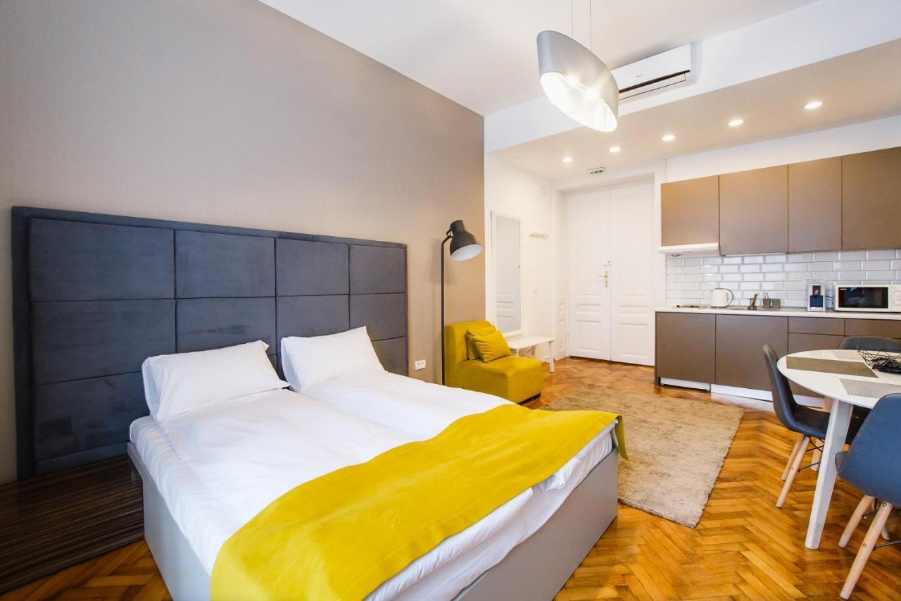 Eat It Cozy Downtown Apartments Oradea Buitenkant foto