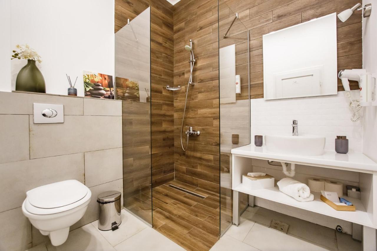 Eat It Cozy Downtown Apartments Oradea Buitenkant foto