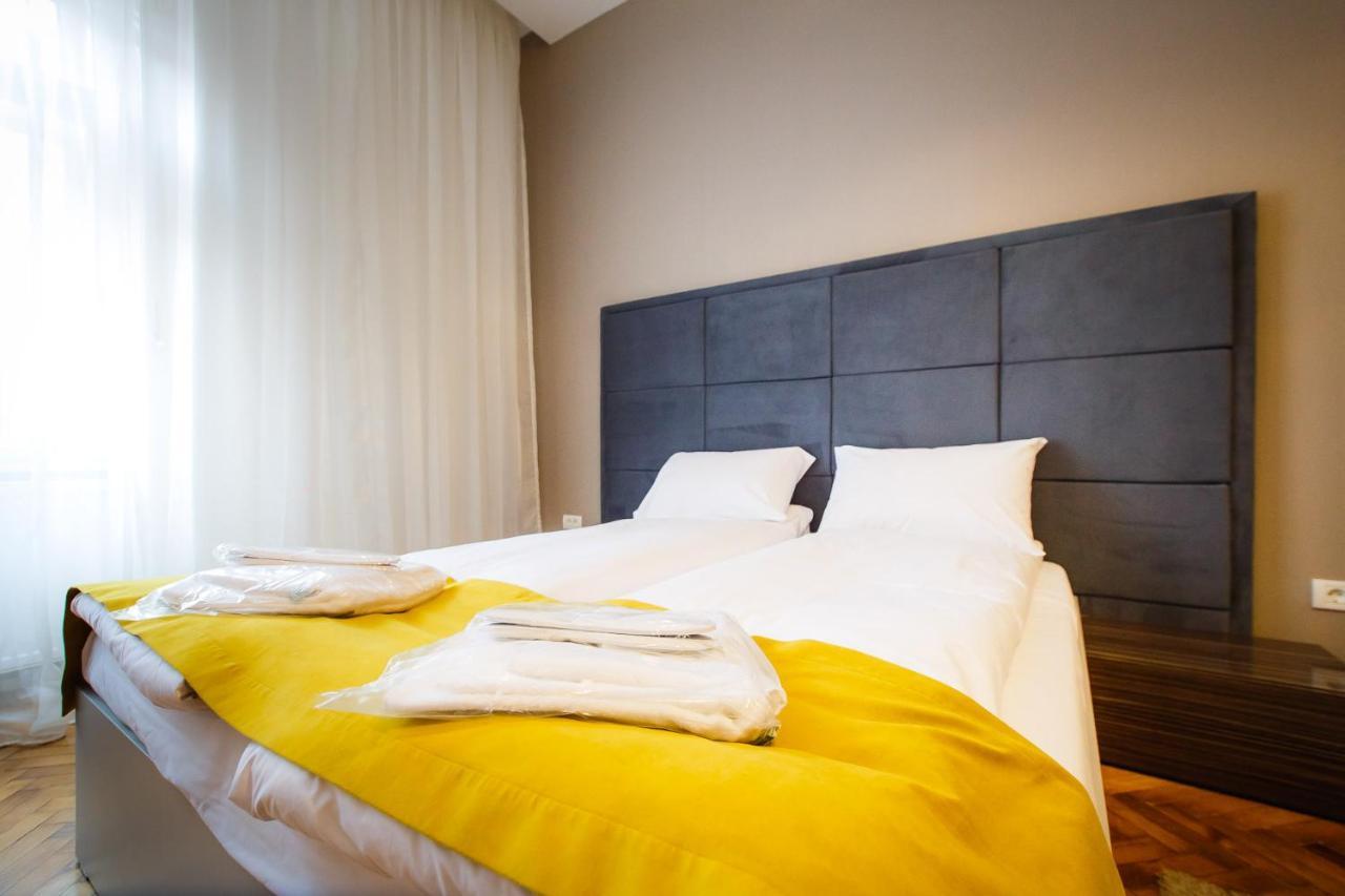 Eat It Cozy Downtown Apartments Oradea Buitenkant foto