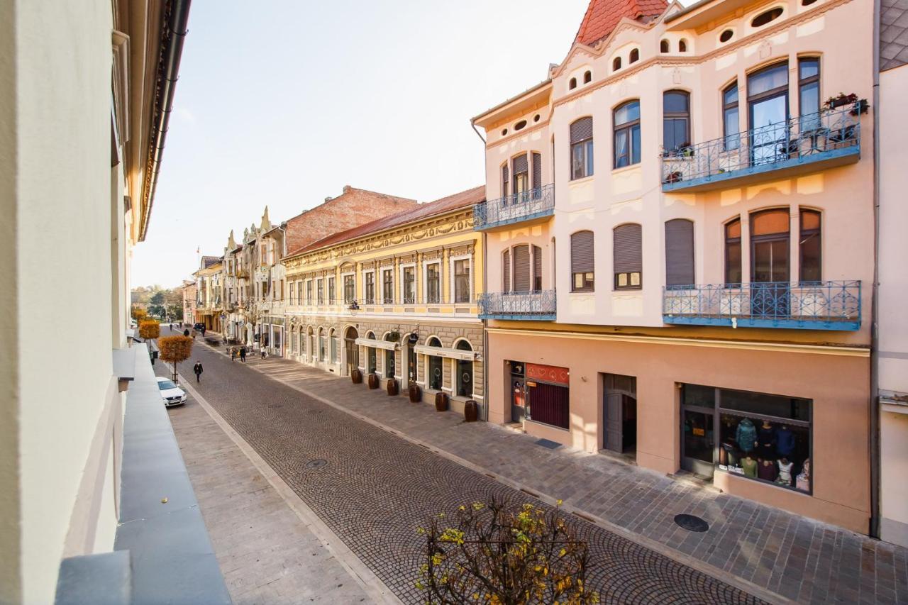 Eat It Cozy Downtown Apartments Oradea Buitenkant foto
