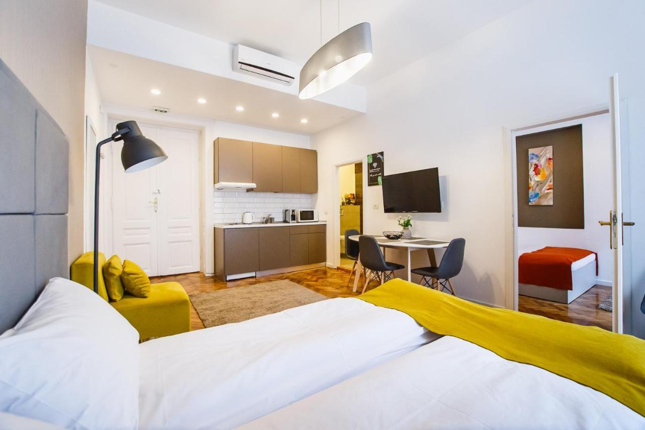 Eat It Cozy Downtown Apartments Oradea Buitenkant foto