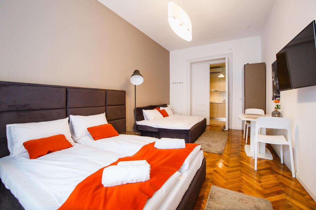Eat It Cozy Downtown Apartments Oradea Buitenkant foto