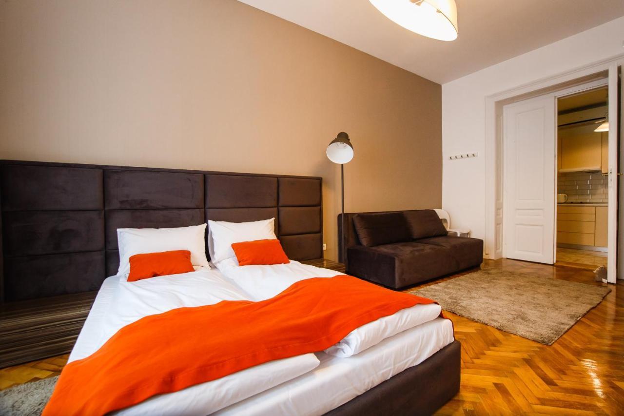 Eat It Cozy Downtown Apartments Oradea Buitenkant foto