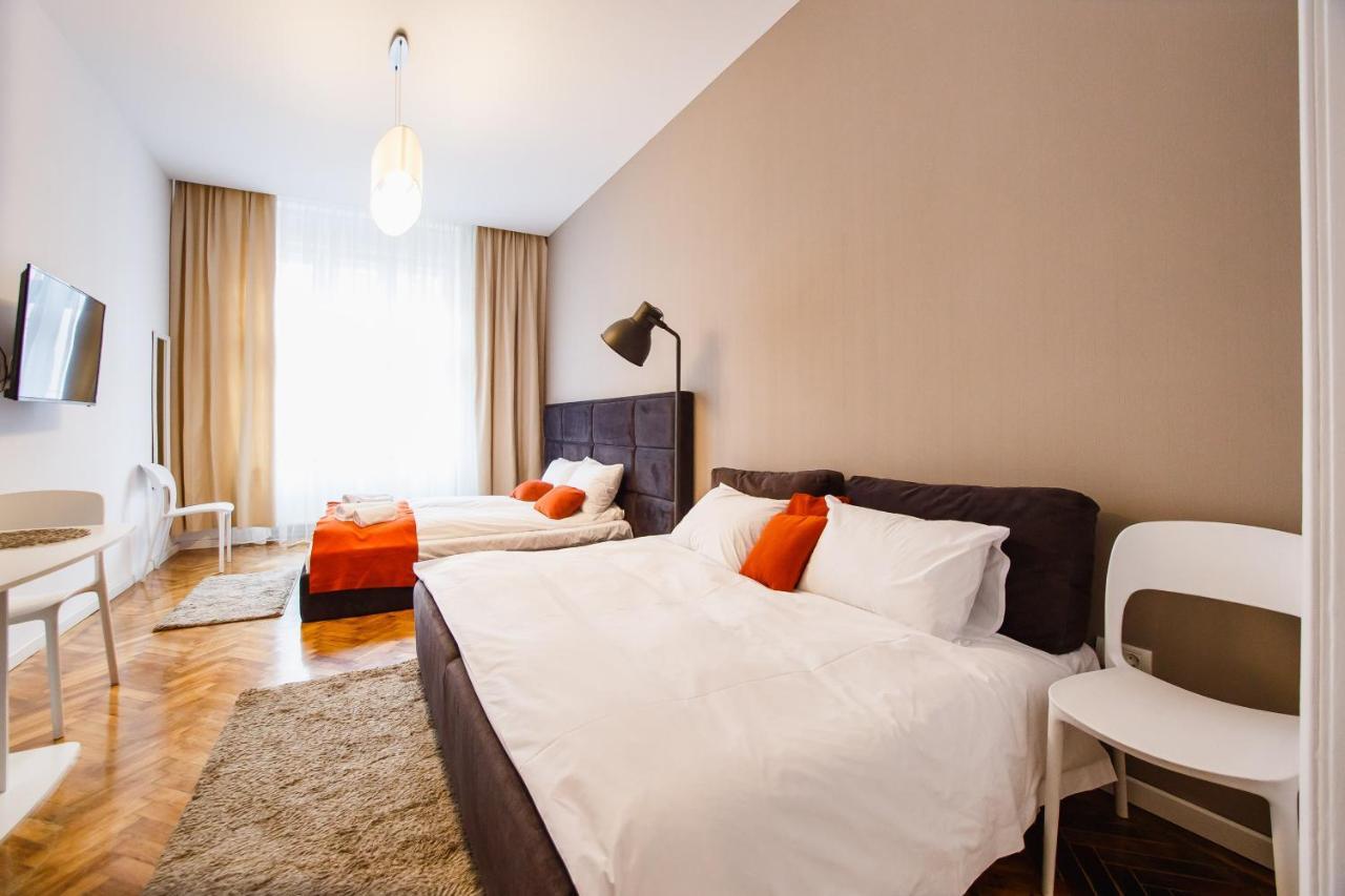 Eat It Cozy Downtown Apartments Oradea Buitenkant foto