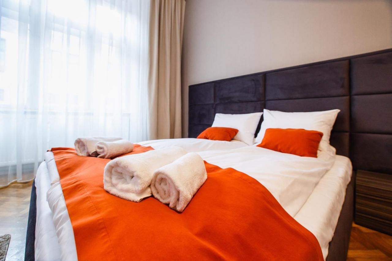 Eat It Cozy Downtown Apartments Oradea Buitenkant foto