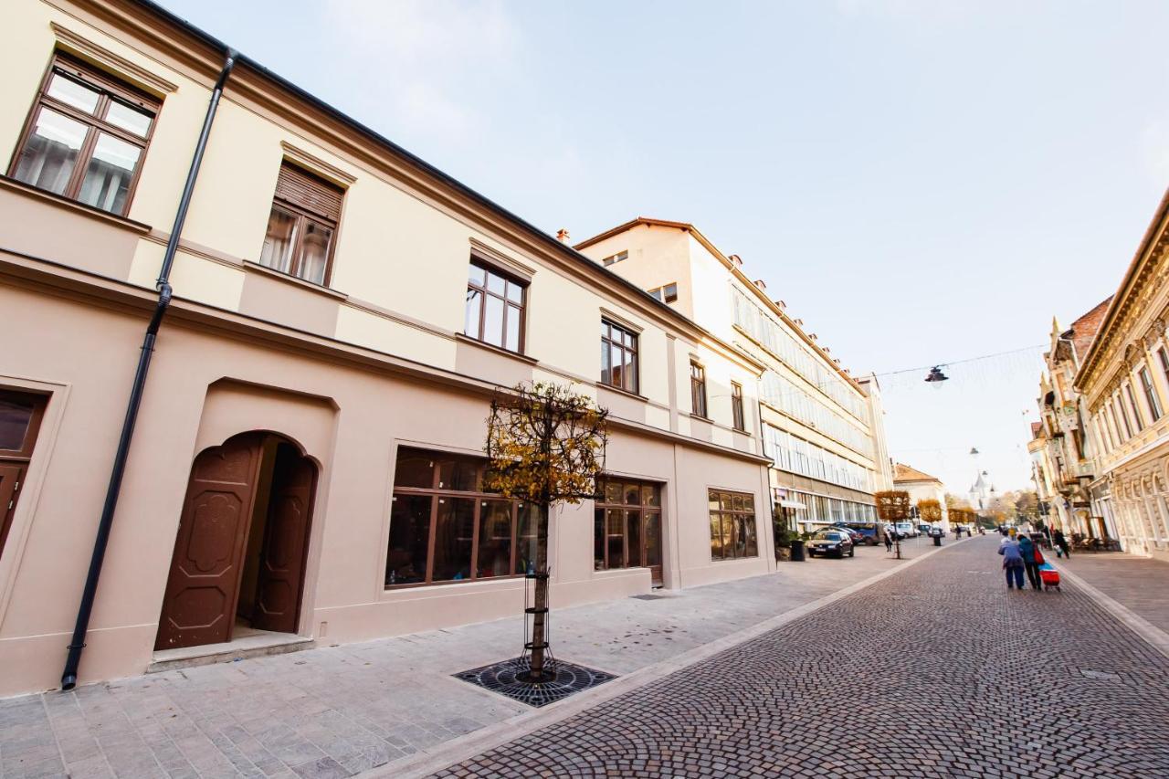 Eat It Cozy Downtown Apartments Oradea Buitenkant foto