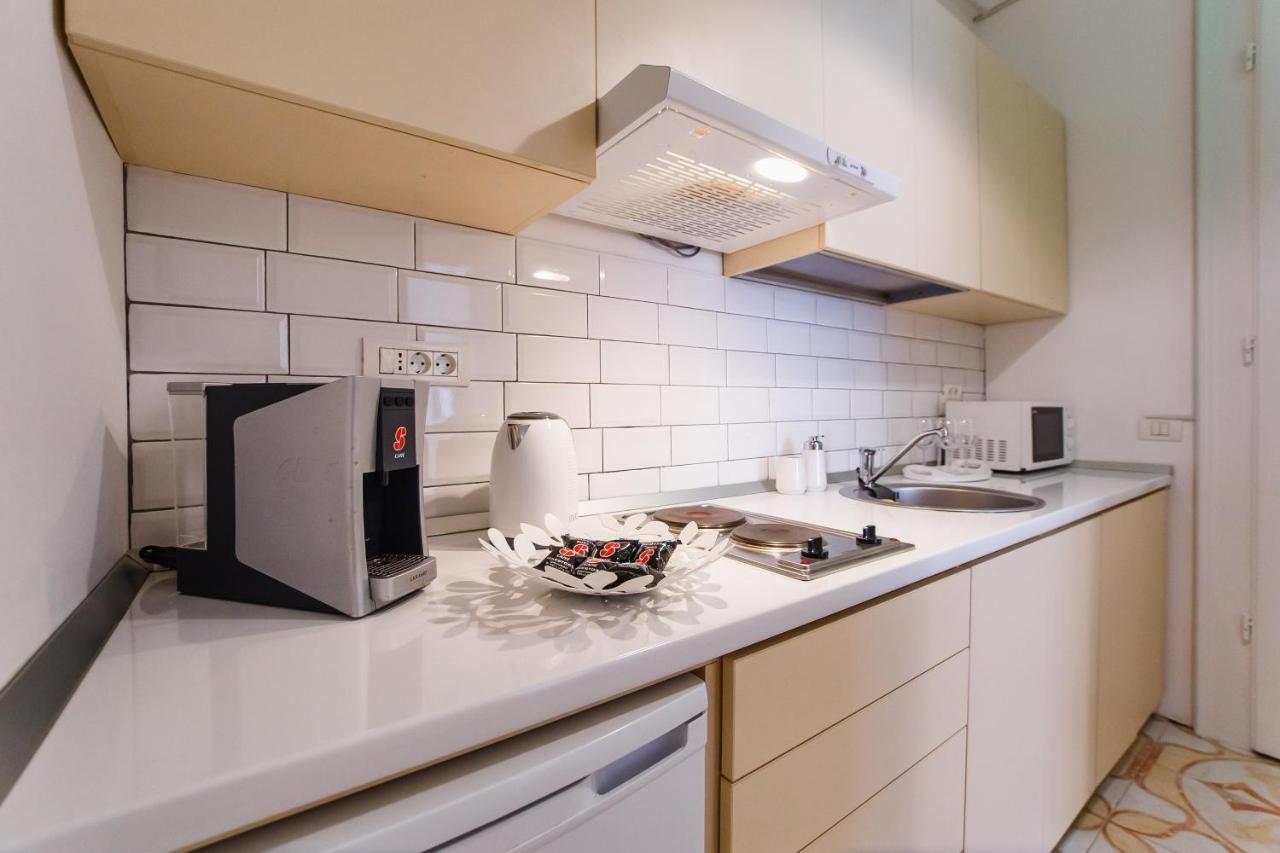 Eat It Cozy Downtown Apartments Oradea Buitenkant foto