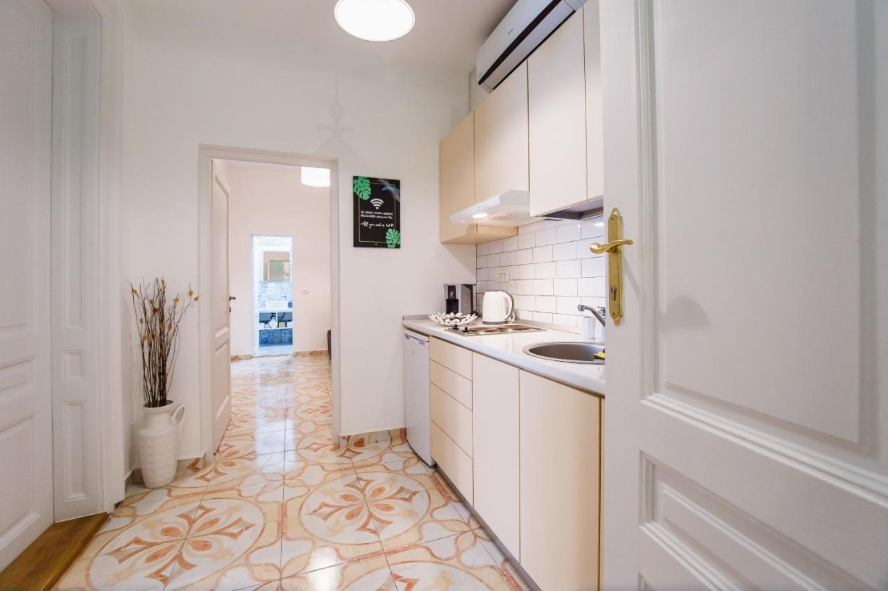 Eat It Cozy Downtown Apartments Oradea Buitenkant foto